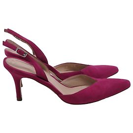 Stuart Weitzman Slingback-Pumps mit spitzer Zehenpartie aus rosa Wildleder