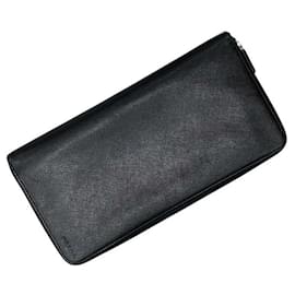 Cartera larga Saffiano Triangle negra Prada