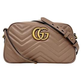 Bolso de hombro con cadena de cuero beige Gucci GG Marmont
