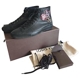 Louis Vuitton Sneakers Alte in Pelle Nera con Patch