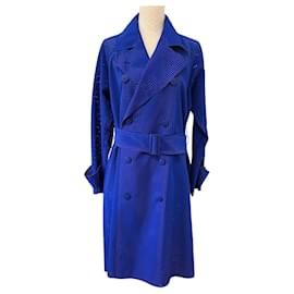 Issey Miyake Gabardina con corte láser