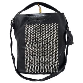 Burberry Studded Susanna Schultertasche in Schwarz