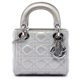 Lady Dior Cannage en piel de cordero iridiscente plateado mini Dior