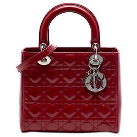 Lady Dior Cannage in vernice rosso, misura Medium