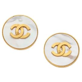 Pendientes Chanel CC de nácar