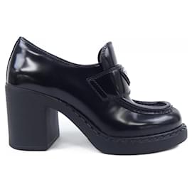 Décolleté in pelle Prada