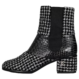 Botines de tweed Chanel, Talla 38.5 De segunda mano