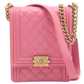 Chanel Boy Flap North South aus gestepptem Lammleder in Rosa