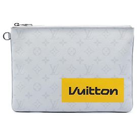 Pochette GM Louis Vuitton White Monogram Logo Story