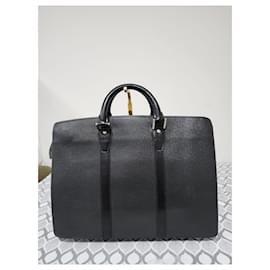 Louis Vuitton Taiga Lozan Valigetta in Pelle Nera
