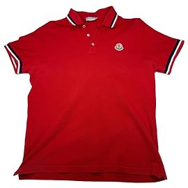 Polo rojo Moncler con cuello y puños a rayas