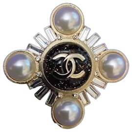 Chanel Spilla Croce Gripoix Perle e Cristalli Placcata Oro