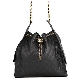 Borsa a tracolla con catena in pelle di vitello martellata nera Chanel
