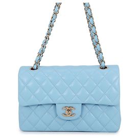 Bolsa Chanel em couro de vitelo granulado azul celeste