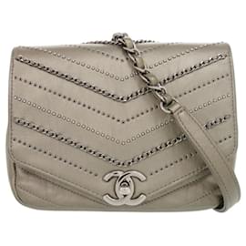 Chanel Chevron Coco Mark Schultertasche aus Leder