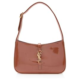 Borsa Hobo Le 5 À 7 in pelle vernice con monogramma Saint Laurent