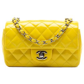 Chanel Mini Rectangular Classic de charol amarillo