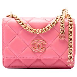 Chanel Portafoglio On Chain in agnello trapuntato rosa mini con chiusura CC