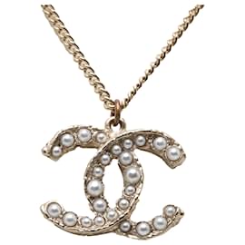 Collana con pendente Chanel Gold CC placcata oro con perle finte