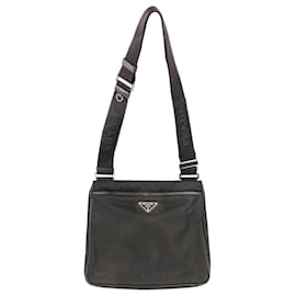 Borsa a tracolla Prada Re-Nylon con placca logo Triangle in pelle Saffiano