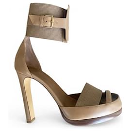 Hermès Katy High-Heel-Sandalen in Beige aus Leder und Canvas