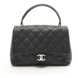 Chanel Matelassé Handtasche aus schwarzem genarbtem Kalbsleder