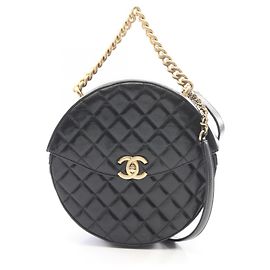 Chanel Matelassé Round 2-Way Schultertasche