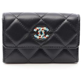 Tarjetero de piel negra matelassé Chanel