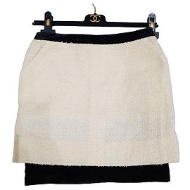 Falda Chanel de tweed crema con ribete de terciopelo