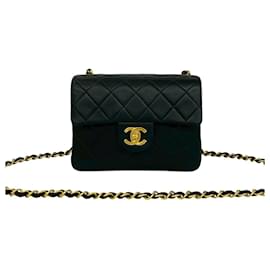 Bolsa de ombro mini Chanel Vintage Matelassé Coco em pele de cordeiro com corrente