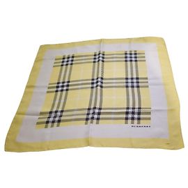 Sciarpa quadrata in seta BURBERRY London motivo Yellow Check, bordi arrotolati a mano, bandana, Italia