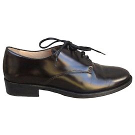 Autre Marque Zapatos derby de charol negro