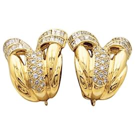 Autre Marque Orecchini "Tulipano" in oro giallo e diamanti.