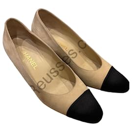 Décolleté Chanel Bicolore in scamosciato beige e nero T38.5
