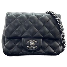 Borsa a tracolla Chanel Mini Matelassé in nero