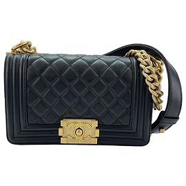 Bolsa Chanel Boy de alça em preto