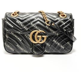 Borsa a tracolla Gucci GG Marmont con catena in nero