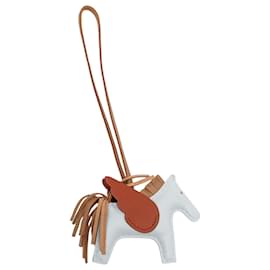 Pingente de bolsa Hermès Blue Milo em pele de cordeiro e Swift Grigri Rodeo Pegase PM