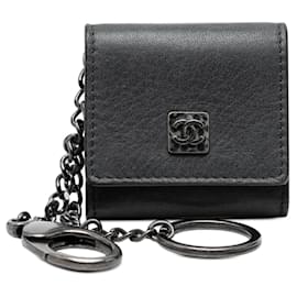 Chanel Black CC Schlüsselanhänger aus Kalbsleder