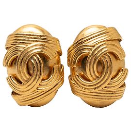 Orecchini Chanel Gold CC placcati oro ovali con clip