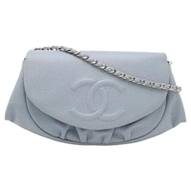 Portafoglio con catena Chanel Blue CC Caviar Half Moon