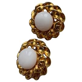 Orecchini a clip vintage Chanel oro e perle design floreale