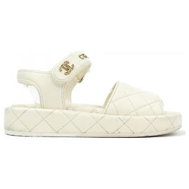 Chanel G45430B15279 Sandalen aus irisierendem Lammleder