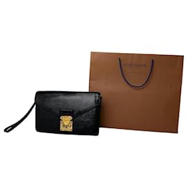 Clutch Vintage Louis Vuitton em couro Epi preto