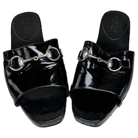 Mules Vintage Gucci de charol negro y plata EU36