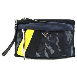 Prada Clutch aus Nylon in Navy und Schwarz