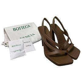 Sandálias Bottega Veneta Jumbo Sandal Rubber Gingersnap Tam 38 (Full set) Novo/Original