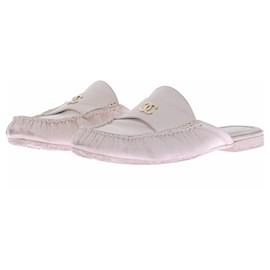 Chanel Mocasines abiertos crema