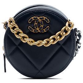 Clutch 19 redonda em pele de cordeiro azul com corrente Chanel