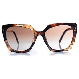 Prada, gafas de sol oversize marrones